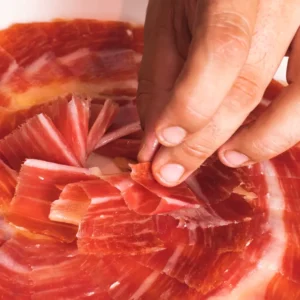 Jamón ibérico cortado y emplatado — Viandas de la Sierra