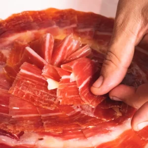 Jamón ibérico cortado y emplatado — Viandas de la Sierra