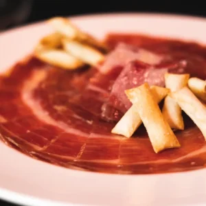 Jamón ibérico cortado y emplatado — Viandas de la Sierra