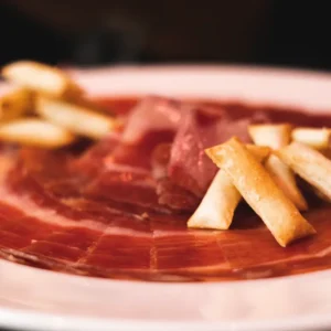 Jamón ibérico cortado y emplatado — Viandas de la Sierra