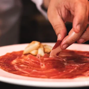 Jamón ibérico cortado y emplatado — Viandas de la Sierra