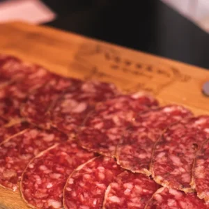 Salchichón ibérico cortado en tabla — Viandas de la Sierra