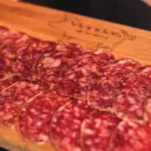 Salchichón ibérico cortado en tabla — Viandas de la Sierra