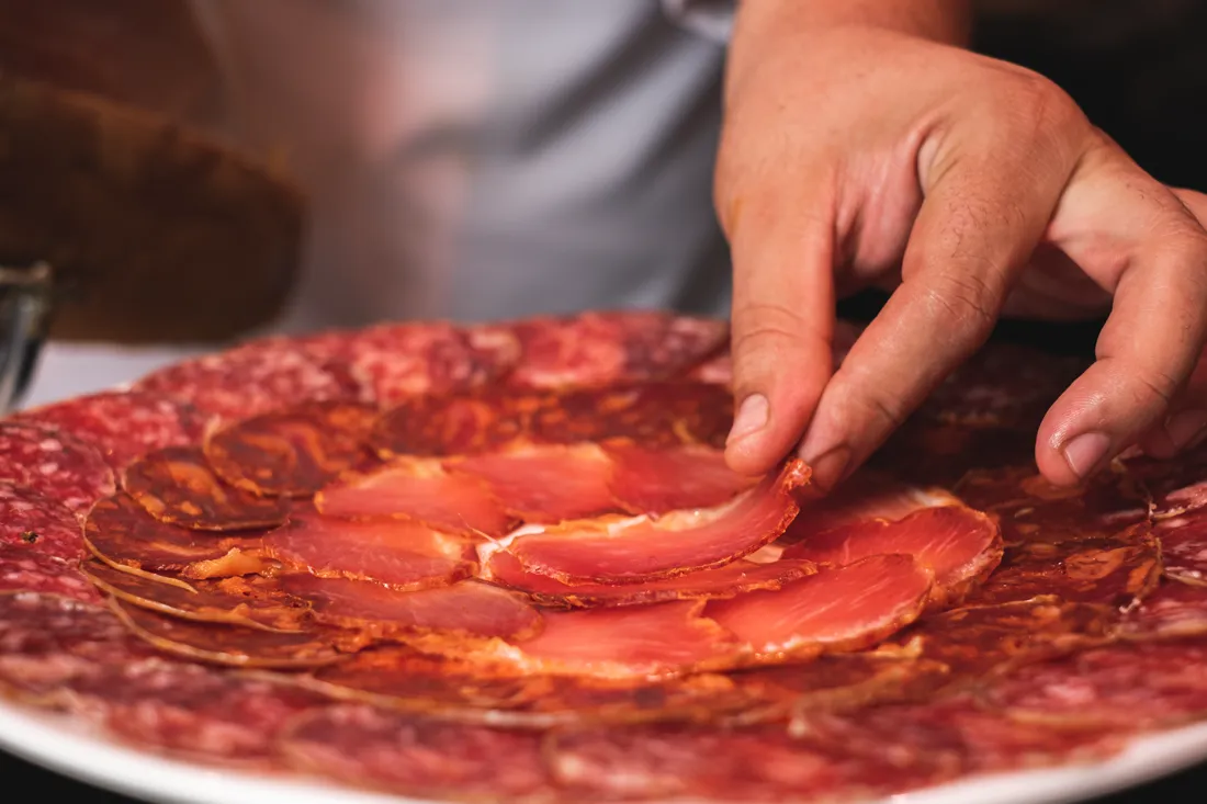 Surtido de ibéricos emplatado — Viandas de la Sierra